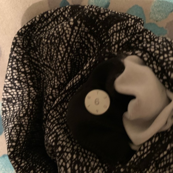 Lululemon leggings - Picture 3 of 4